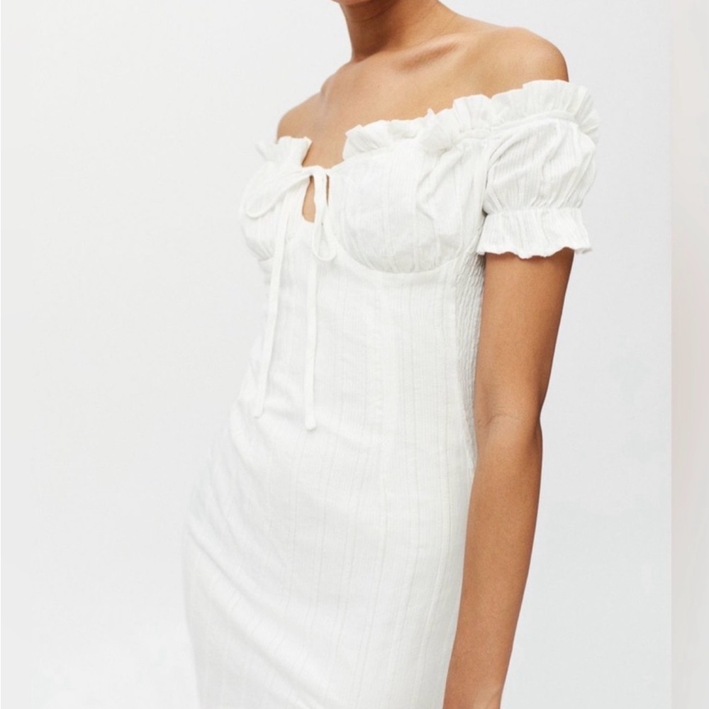Chic Off-Shoulder White Backless Dress